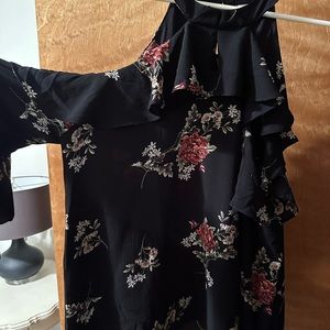 Cold shoulder flower top